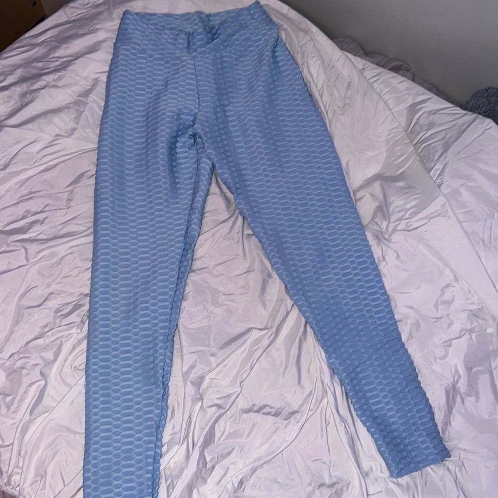 Light blue butt scrunch leggings (S)
